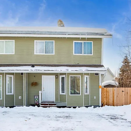Alaska Hog House: Cozy & Spacious Home Anchorage